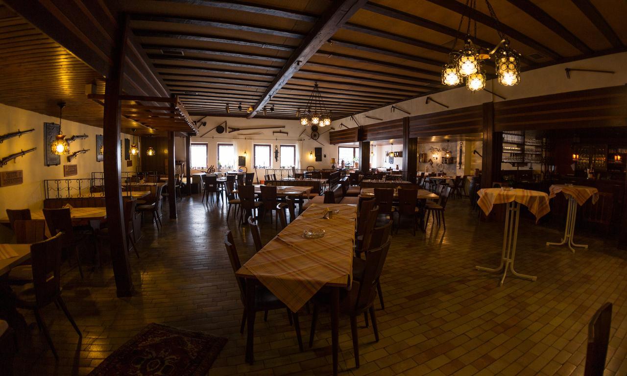 Hotel Reichsschenke Zum Ritter Gotz "Garni" Krov Luaran gambar