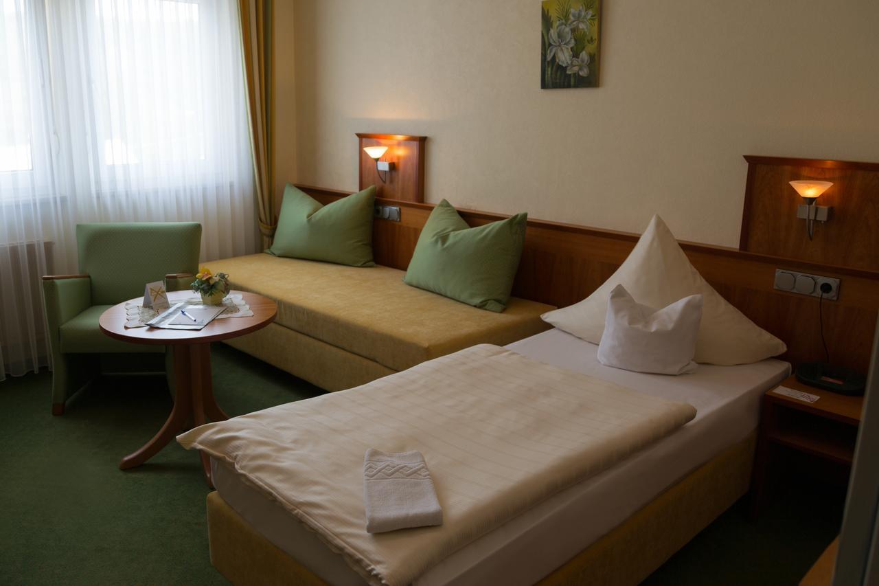 Hotel Reichsschenke Zum Ritter Gotz "Garni" Krov Luaran gambar