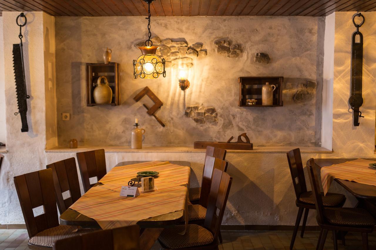 Hotel Reichsschenke Zum Ritter Gotz "Garni" Krov Luaran gambar